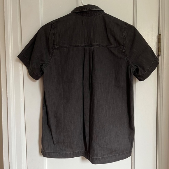 Madewell | Denim Short-Sleeve Button-Up Shirt in Lunar Wash - Picture 4 of 9